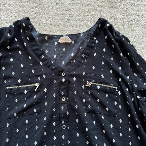 Black 3xl 3/4 sleeves button up top with zipper pockets - Picture 2 of 4
